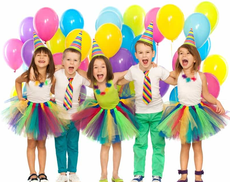 Kinderen van 4 t/m 6 jaar tijdens een kinderfeestje